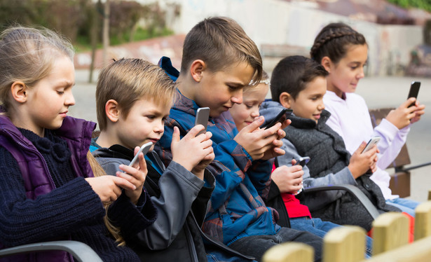 Dochodzi do niewłaściwego użycia smartfonów i tabletów, a na tym tle są napięcia między uczniami i nauczycielami.