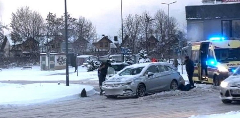 Jechała z tatą. Stało się coś złego. Tragedia na sosnowieckim rondzie