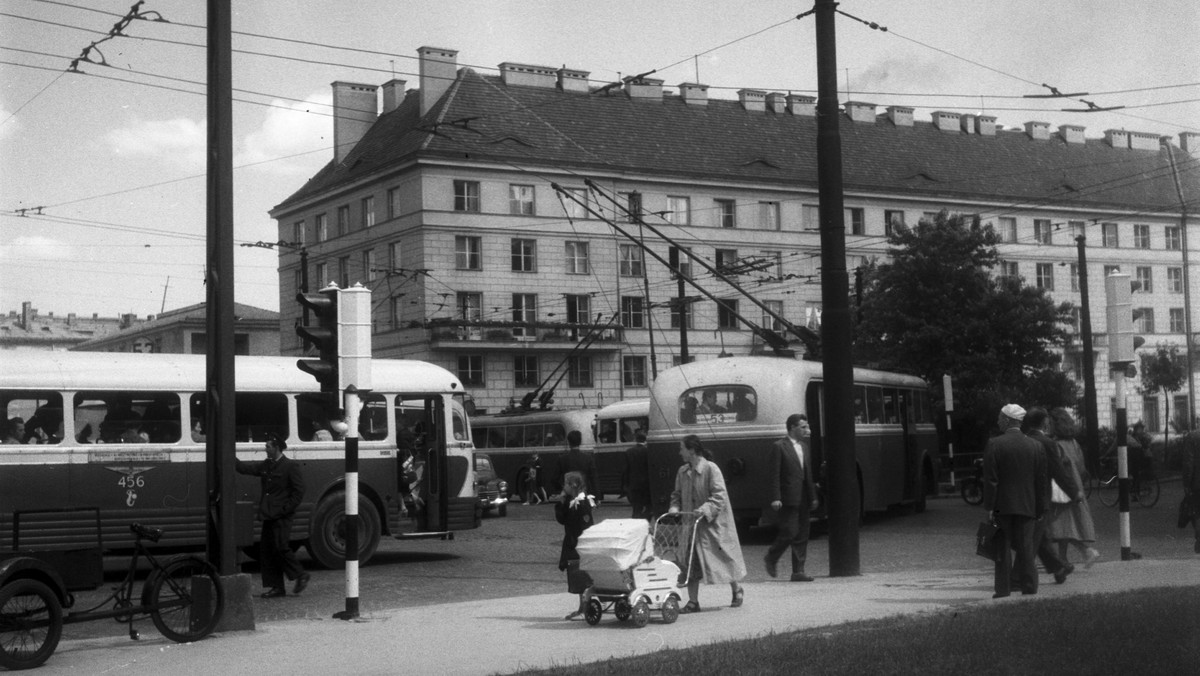 Błażej Brzostek, "Wstecz. Historia Warszawy do początku" [FRAGMENT KSIĄŻKI]