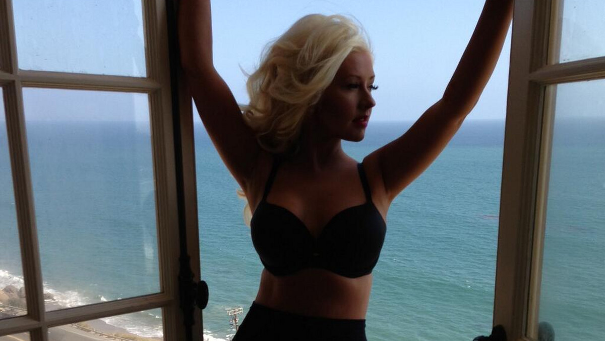 Christina Aguilera bardzo schudła i pochwaliła się tym na Twitterze.