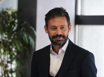 Milan Vasić objavio fotografiju iz GRADSKOG PREVOZA: Glumac krenuo na posao, pa oduševio skromnošću (FOTO)