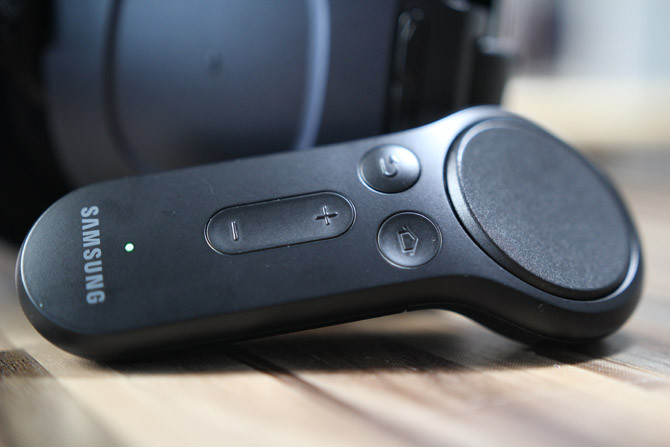 Gear VR do Galaxy S8: czy warto? | Rzut oka na Gear VR 3 z kontrolerem