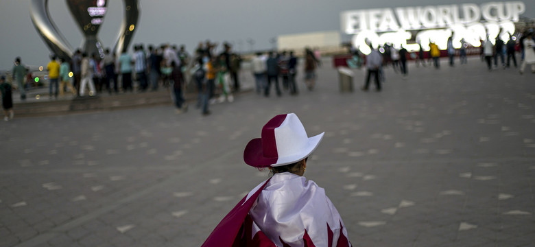 Jedziesz do Kataru na Mundial? Nie pobieraj katarskich aplikacji dla kibiców. Kradną dane