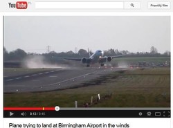 Nierówna walka samolotu z wiatrem. Potężna maszyna nie dała rady [WIDEO]