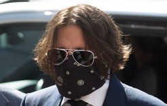 Johnny Depp pozywa tabloid za 'damskiego boksera'. Ruszył proces