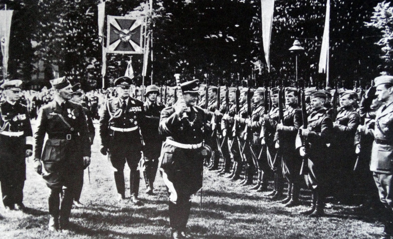 Hermann Goering i Hugo Sperrle dokonujący przeglądu Legionu Condor wspierającego siły generała Francisco Franco podczas hiszpańskiej wojny domowej