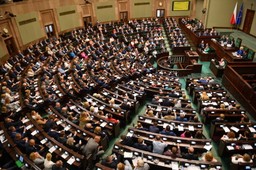 Wakacje kredytowe uchwalone. Sejm wydłużył też działanie tarcz antyinflacyjnych