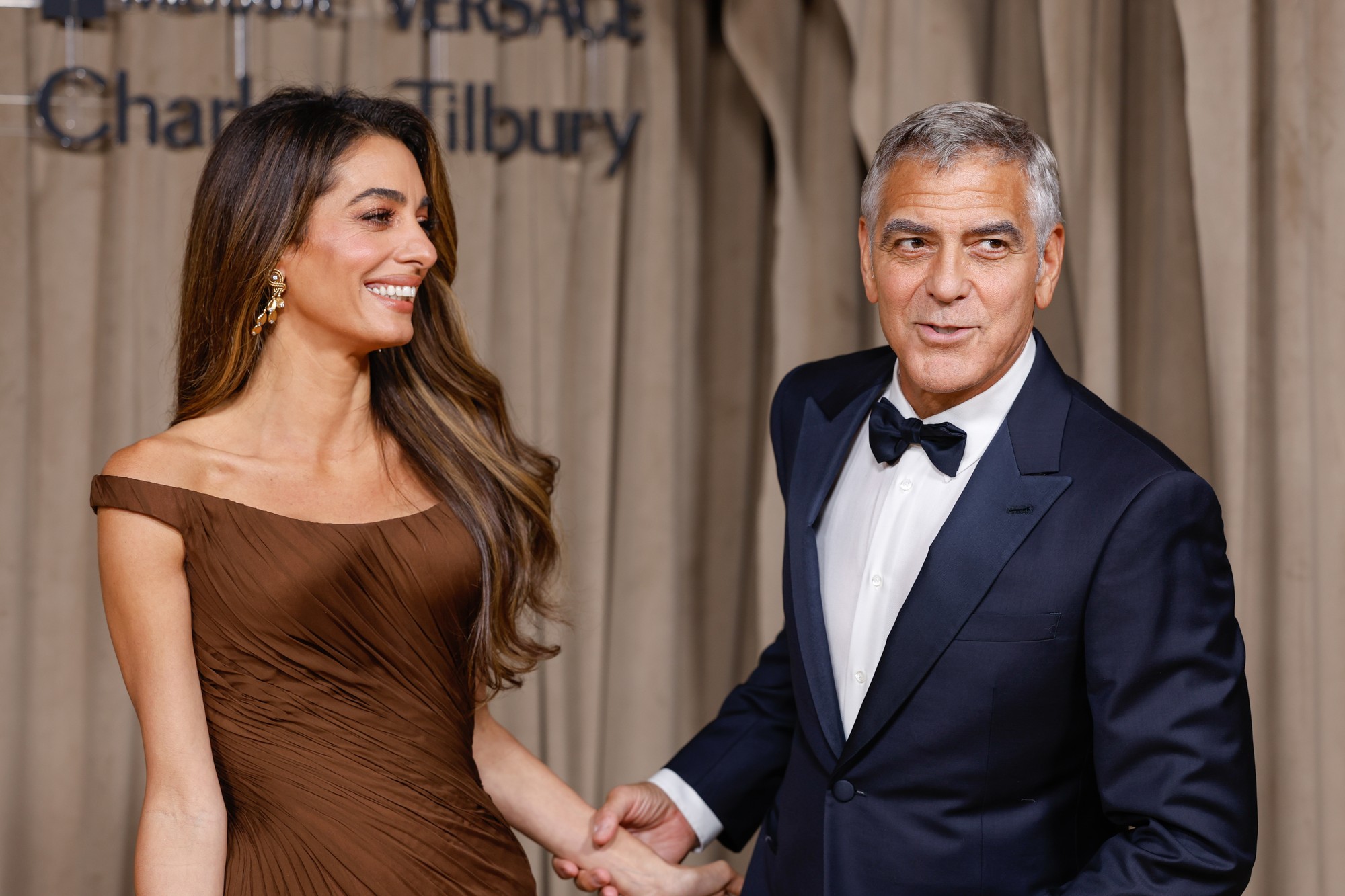 Americký herec George Clooney s manželkou Amal.