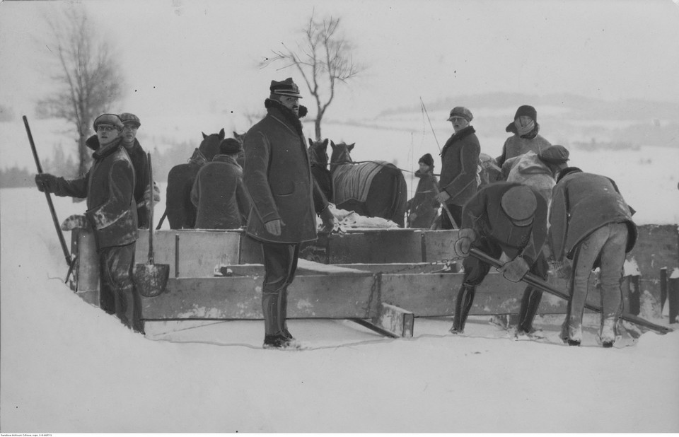 Odśnieżanie drogi Kraków - Zakopane, 1929 r.