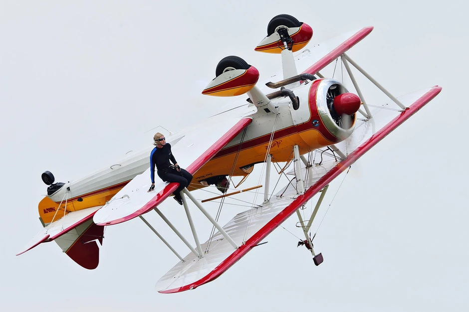 Bila poznata kao šetač na krilima aviona: Džejn Vinker - Odjednom sam začuo vriske i pogledao u pravcu ogromne vatre koja je zahvatila avion. Bilo je jezivo. Gledali smo ih kako umiru u plamenu - ispričao je jedan od očevidaca.