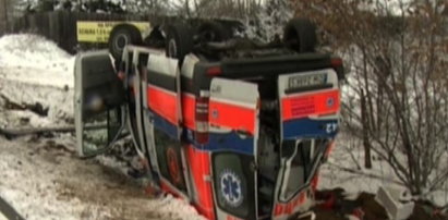 Wypadek karetki. Pacjent tylko potłuczony, ale ratownik...