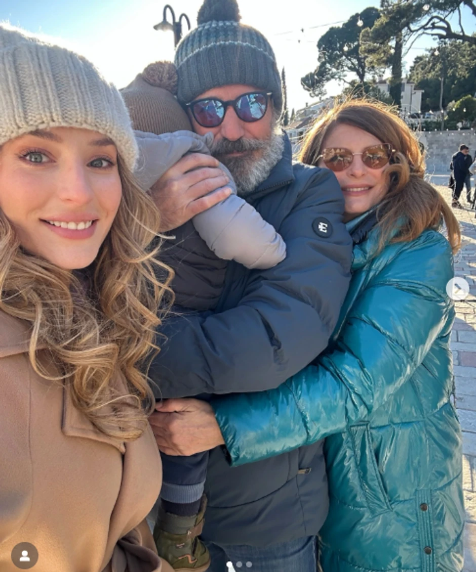 Gagi Jovanović sa unukom, ćerkom i ženom