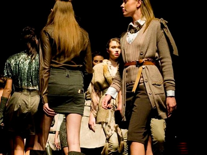 Elisabetta Franchi Celyn b. w kolekcji jesień-zima na Manufaktura Fashion Week