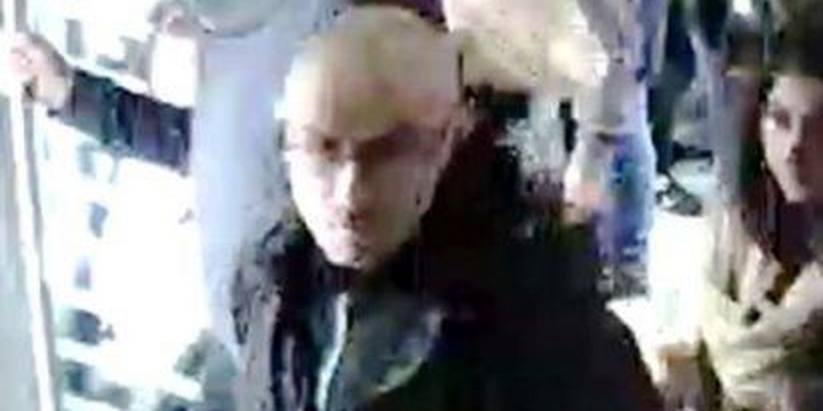 Zaatakował kobietę z Algierii w tramwaju. Jest poszukiwany