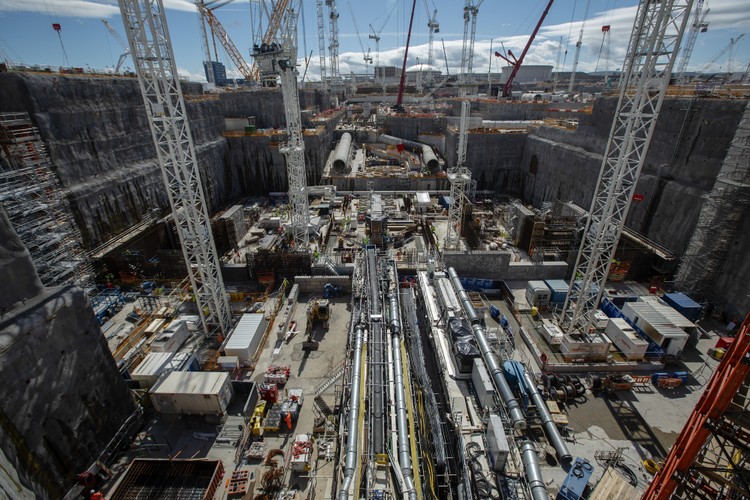 Do wybudowania elektrowni Hinkley będzie potrzebne 3 miliony ton betonu i 50 tys. ton stali konstrukcyjnej. Taka ilość materiałów wystarczyłaby, aby zbudować linię kolejową między Londynem a Rzymem.