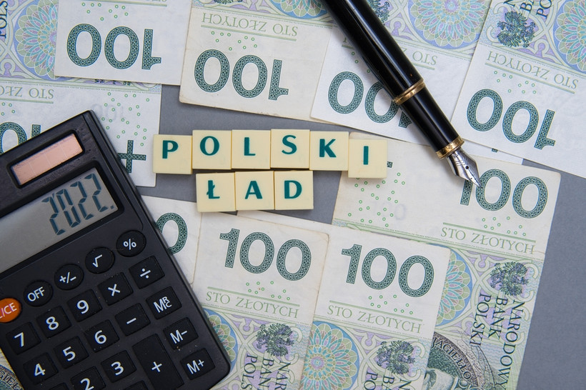 Polski Ład dla jednoosobowej działalności gospodarczej oznacza m.in. brak możliwości odliczenia składki zdrowotnej od podatku i nowy sposób obliczania jej wysokości