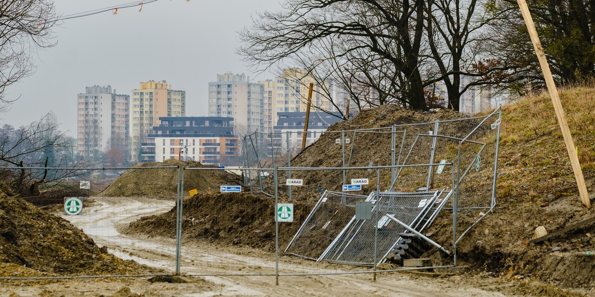 Na Wilczych Dołach trwa wycinka drzew pod budowę zbiornika retencyjnego