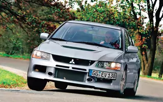 Mitsubishi Lancer Evo IX - z archiwum Auto Świata