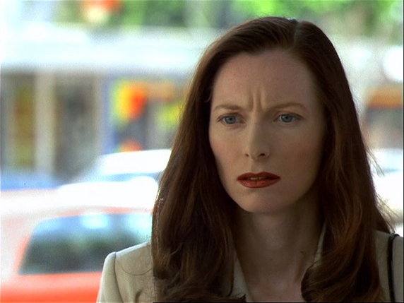 Tilda Swinton jako Evelyn Stephens w filmie "Kobiece perwersje" (1996)