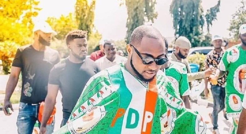 Davido in a PDP agbada. [TheWhistler]