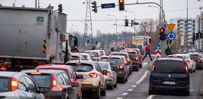 Masz samochód? Szykuj portfel. Nadchodzą aż dwa nowe podatki. Padły terminy wprowadzenia