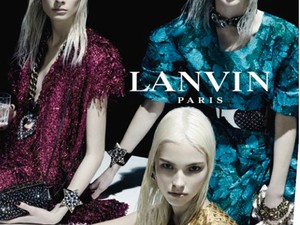 Megfejthetetlen, hűvös Lanvin vacsoraparti