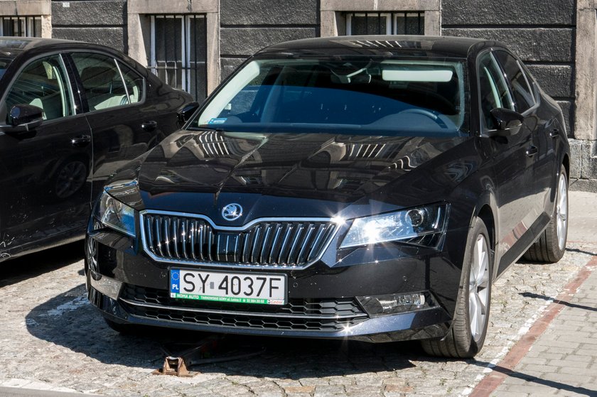 Skoda Superb, nowy samochód prezydenta Bartyli