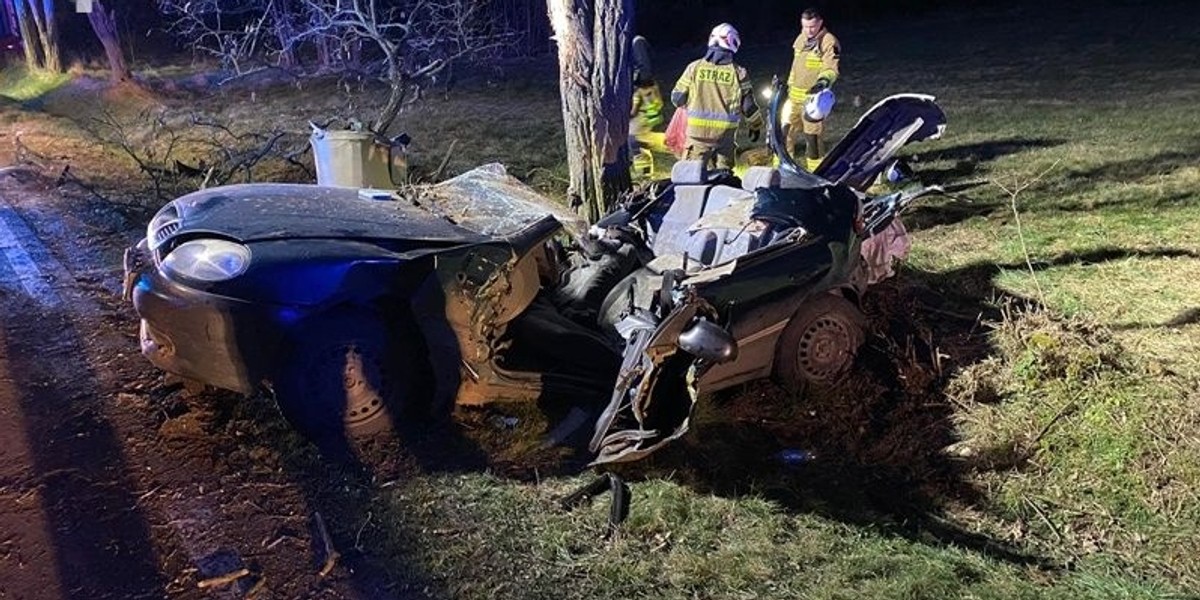 Straszne skutki błędu kierowcy. Auto stało się śmiertelną pułapką.