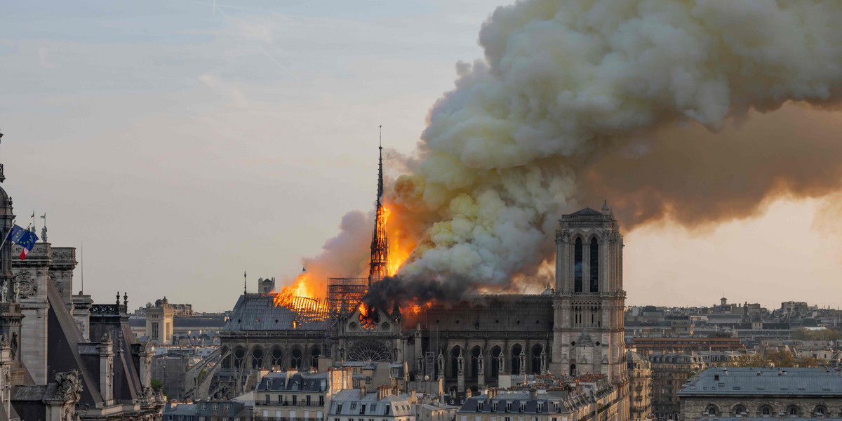 Wysyp "metafizycznych" komentarzy po pożarze Notre Dame