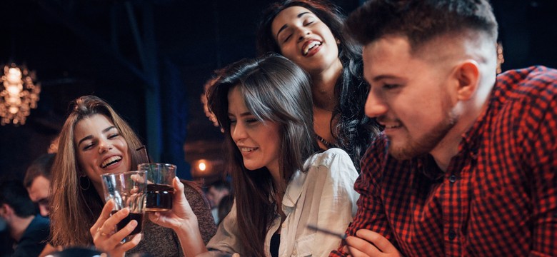 Groźna choroba rozprzestrzenia się w Anglii. Dwie młode osoby nie żyją. "Sytuacja bezprecedensowa"