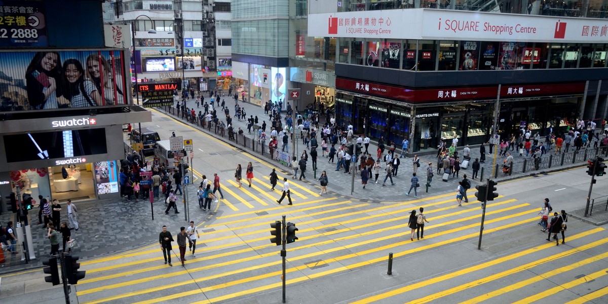 Debiut w Hongkongu to bardzo ważny znak dla inwestorów, którzy są zaniepokojeni sytuacją w mieście. Od kilku miesięcy trwają tam protesty, przez które wcześniejsze plany o debiucie Alibaby musiały zostać przełożone - pisze "Parkiet".