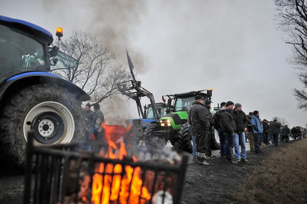 Rolnicy zostają na noc w Zakręcie