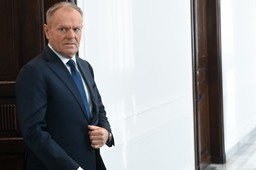 tusk w sejmie prosi o odrzucenia weta prezydenta do ustawy o kryptoakt