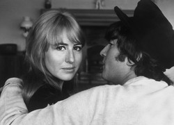 Cynthia Lennon nie żyje. Żona Johna i matka Juliana miała 75 lat