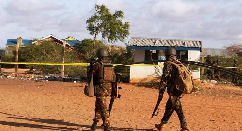 Kenya Defence Forces soldiers walk near the scene of an overnight attack on a residential complex in Mandera town at the Kenya-Somalia border July 7, 2015. REUTERS/Stringer