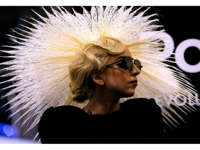 Lady Gaga - mistrzyni szalonych kapeluszy. Zobacz zdjęcia!