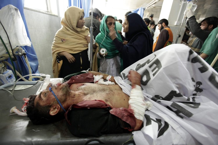 Talibowie twierdzą, że celem ich ataku byli nauczyciele i starsi uczniowie, nie dzieci