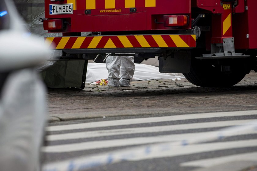 Rescue personnel have covered a stabbing victim on the Turku Market Square, in Turku