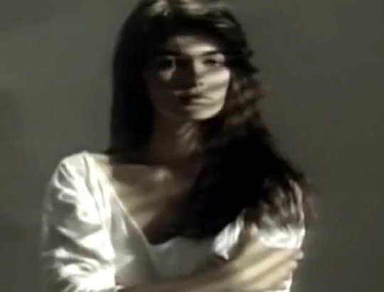 Paulina Porizkova w teledysku The Cars "Drive"