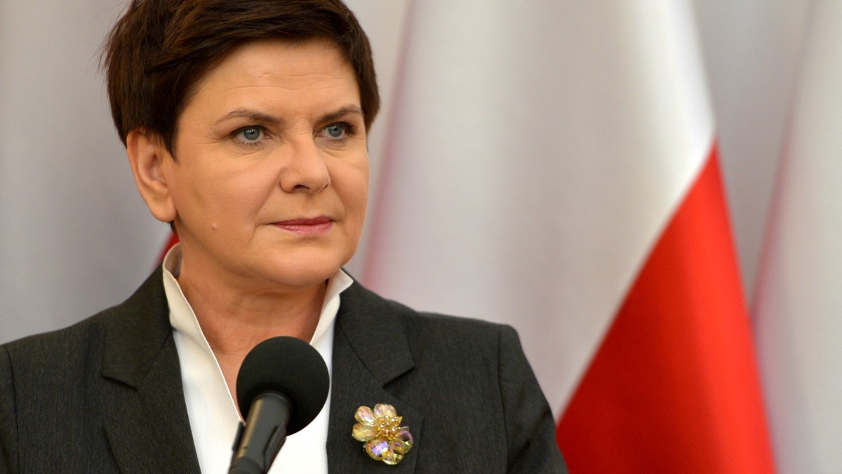 Premier Beata Szydło powiedziała podczas spotkania z mieszkańcami gminy Żurawica k. Przemyśla, że "po to są politycy wybierani, żeby zajmowali się rozwiązywaniem problemów Polaków". W Żurawicy premier wzięła udział w otwarciu stacji uzdatniania wody dla mieszkańców kilku wsi tej gminy. Inwestycja kosztował 2,5 mln zł.