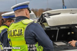 Policyjny związkowiec: ta praca to nie wczasy pod gruszą i popijanie kawki z ministrem