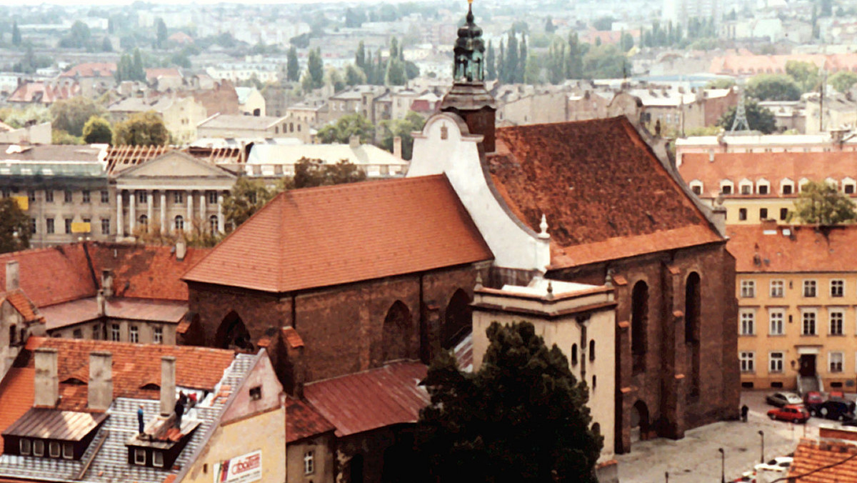 Malowidło z przełomu XIII/XIV wieku przedstawiające św. Krzysztofa odkryto w kościele franciszkańskim w Kaliszu. Odsłonięcia dokonano w trakcie trwających prac konserwatorskich.