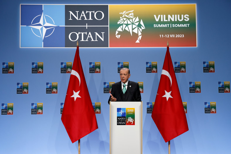 Recep Tayyip Erdogan na konferencji prasowej podczas szcytu NATO w Wilnie, 12 lipca 2023 r.