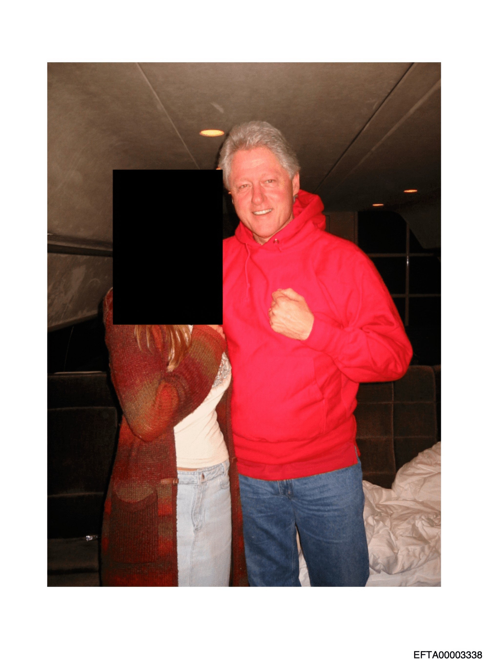 Na tejto fotografii, ktorú zverejnilo ministerstvo spravodlivosti v Washingtone, D.C., USA, je zachytený bývalý prezident USA Bill Clinton.