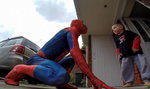 Spiderman odwiedził chorego chłopca na urodzinach!