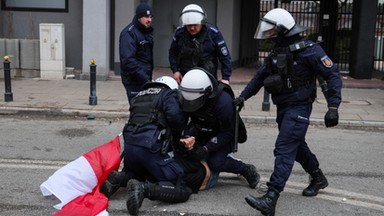 Starcia protestujących z policją podczas demonstracji rolników. Kilka osób wdarło się na teren Sejmu [WIDEO]