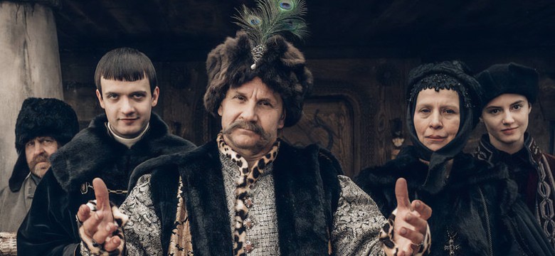 Najlepsze teksty z serialu 1670. Potrafisz dokończyć cytaty? [QUIZ]