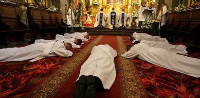 Kleryk chciał zgwałcić kolegę. Szok w seminarium w Elblągu