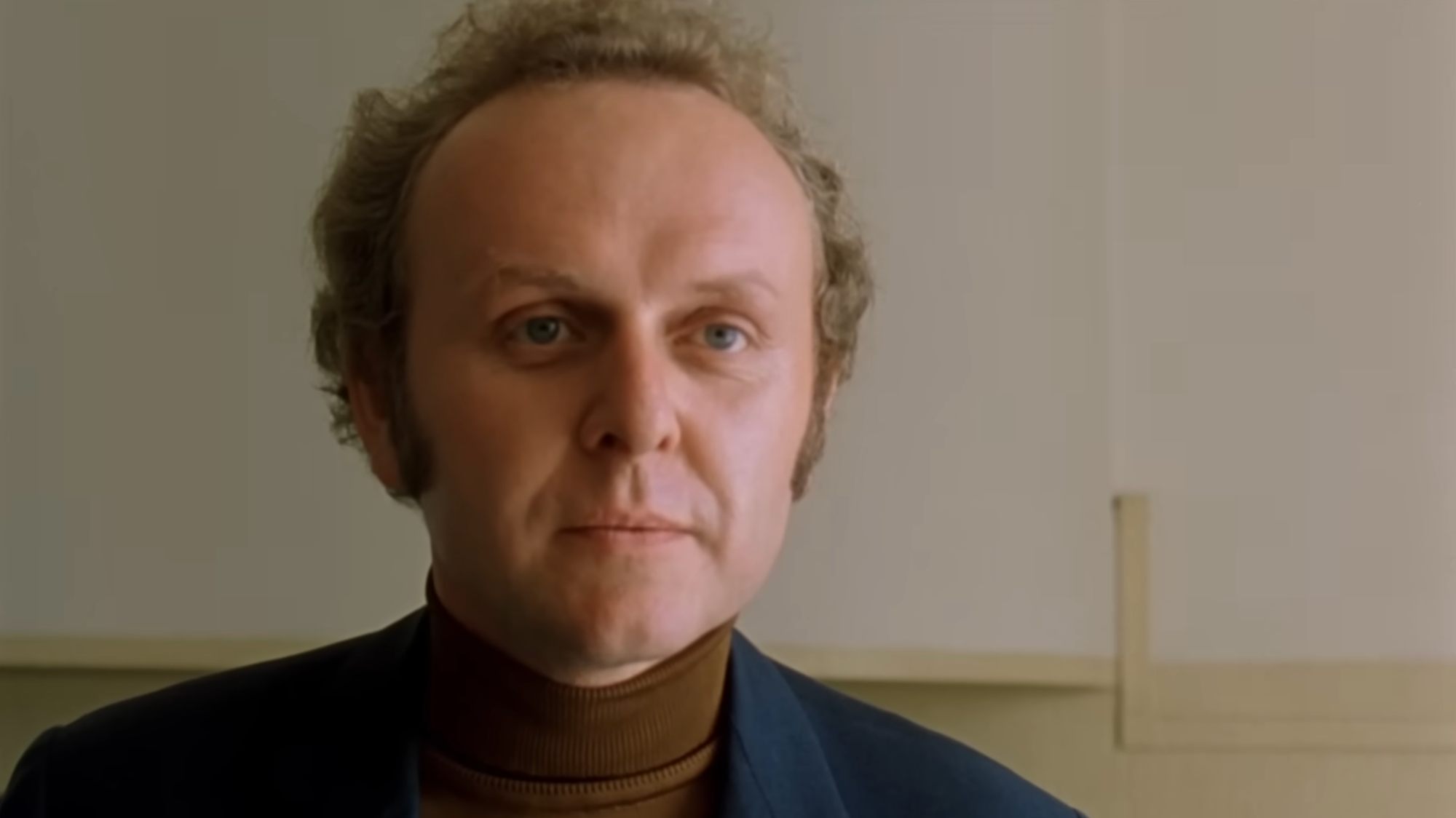 Český herec Jaroslav Dušek vo filme Pelíšky.