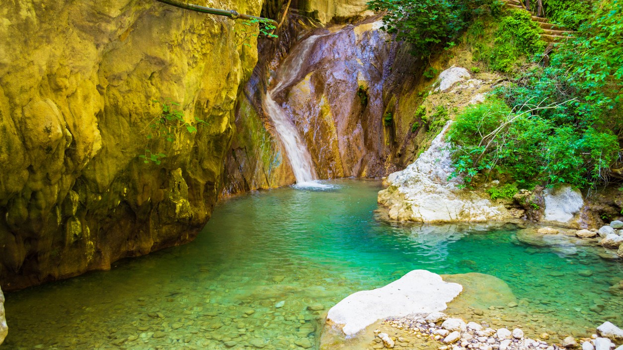 Vodopády Nydri na ostrove Lefkada v Grécku. 